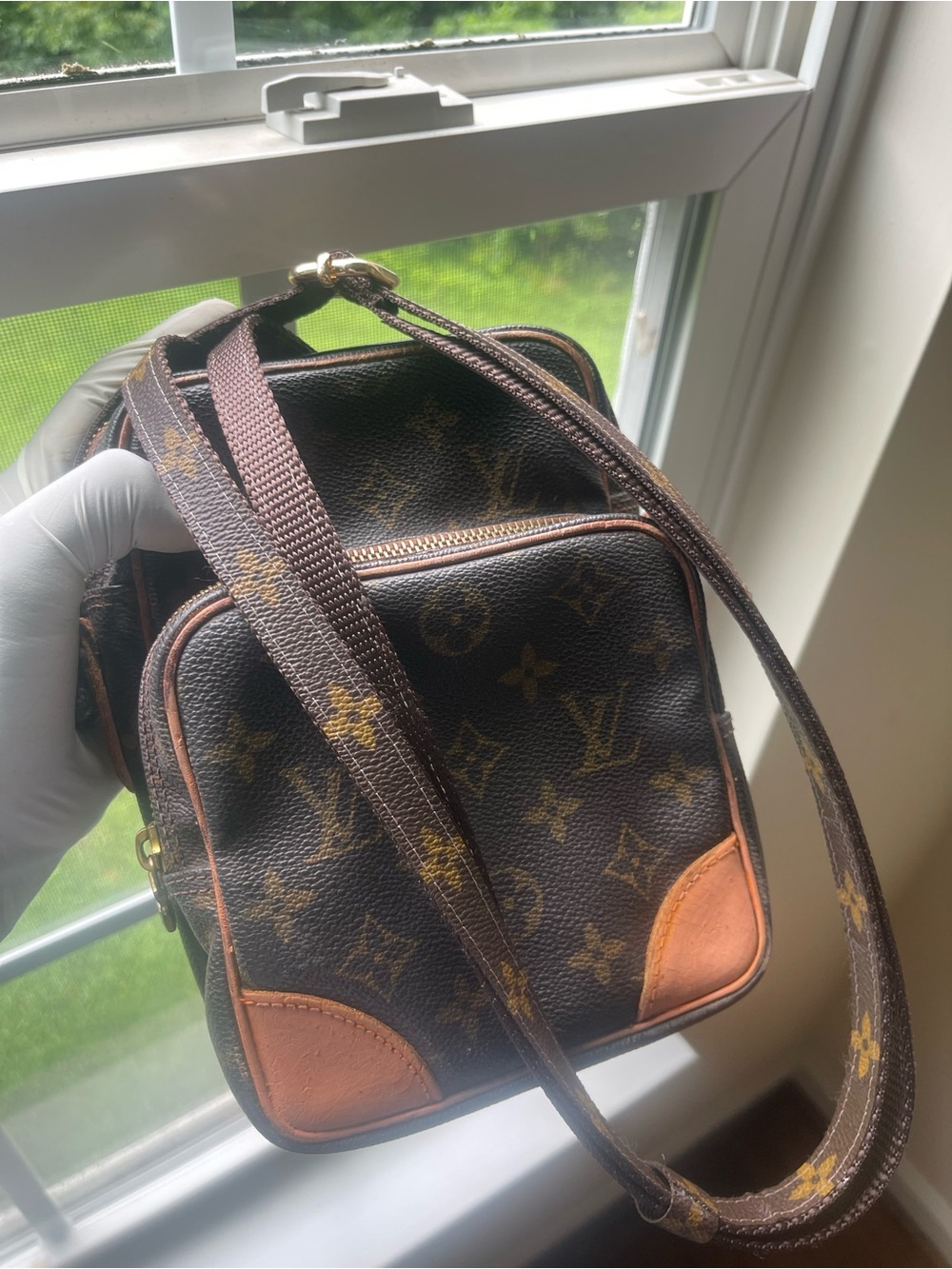 Louis Vuitton Monogram Canvas Messenger Bag in Brown and Tan - Picture 1 of 11